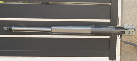 Motor puerta batiente